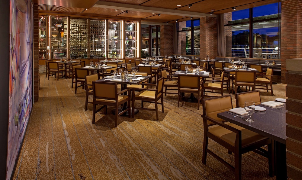 Hyatt Lodge Oak Brook Chicago 50/71
