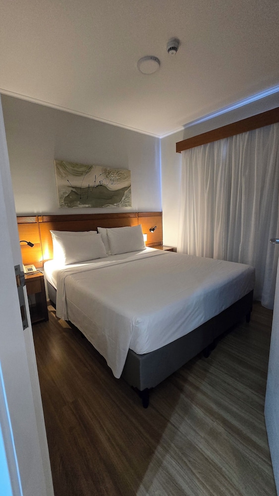 SUPERIOR, SUITE, QUEEN BED