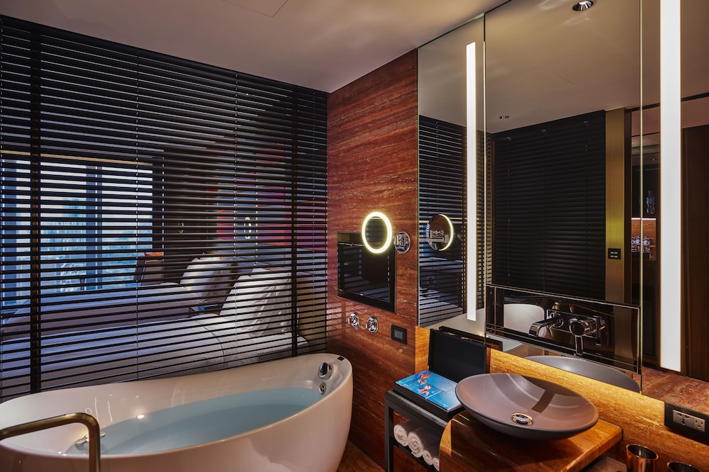 H2o Hotel 32/60