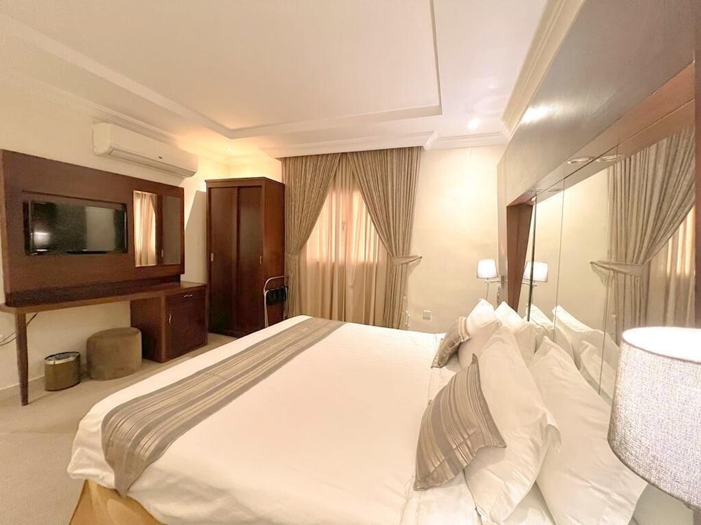 Loren Suites Al Salamah 8/50