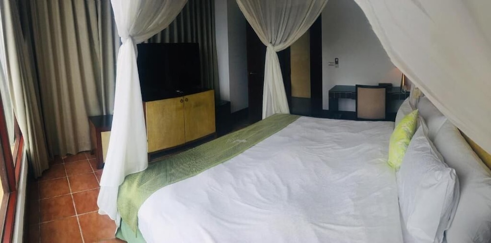 The Loft Seaside Suites 9/72