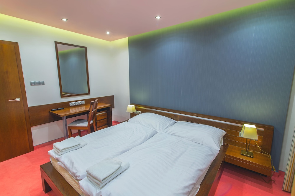 Arkada Hotel 20/56