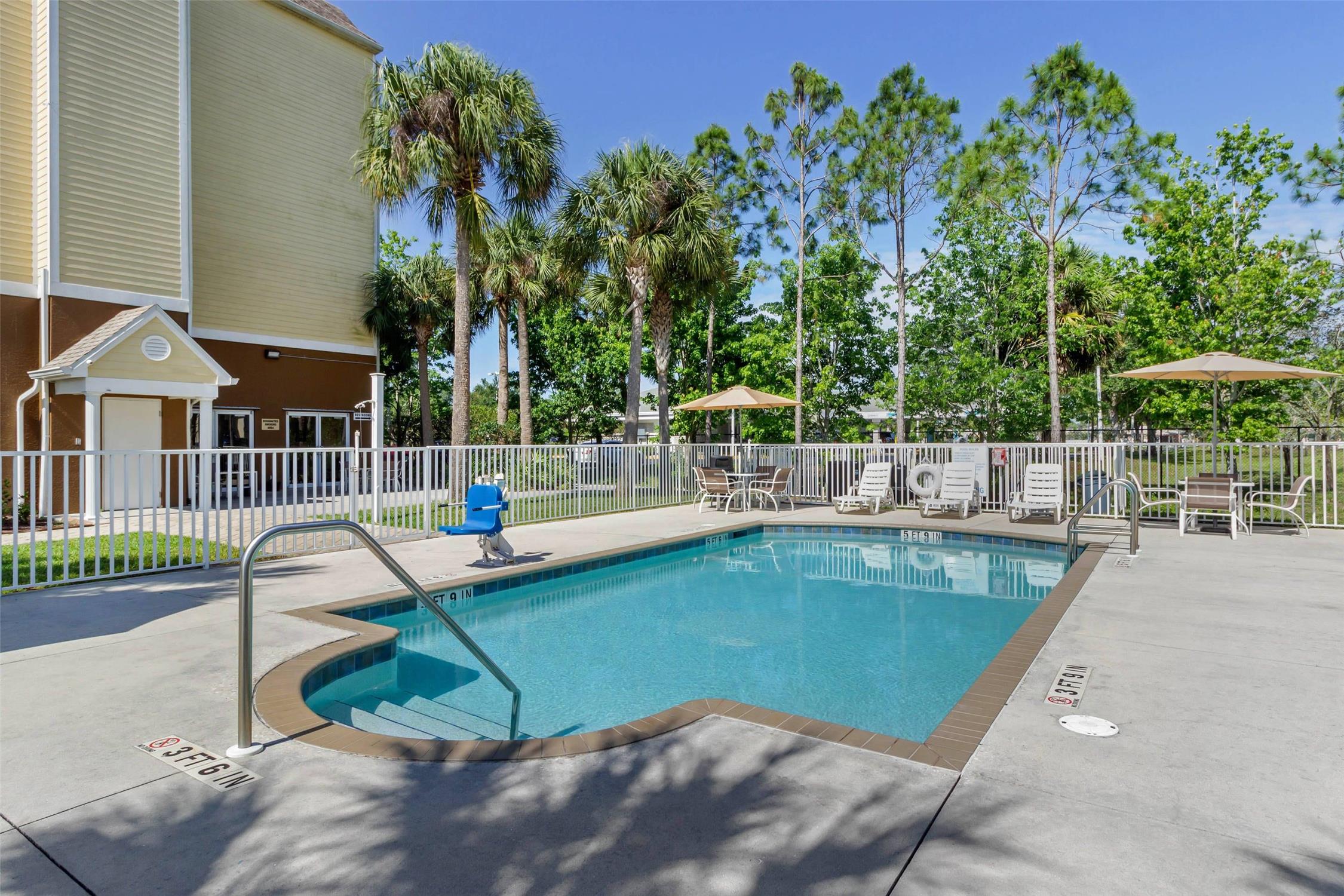 Quality Inn & Suites Lehigh Acres Fort Myers 33/34