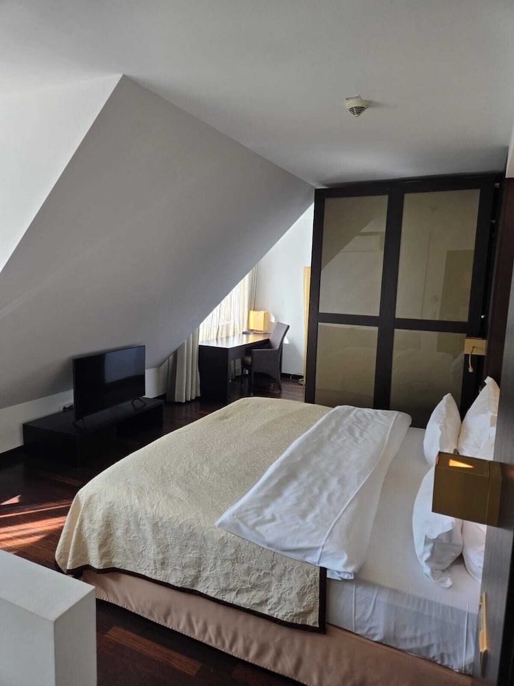 2 BEDROOMS, PENTHOUSE, TWO STORY