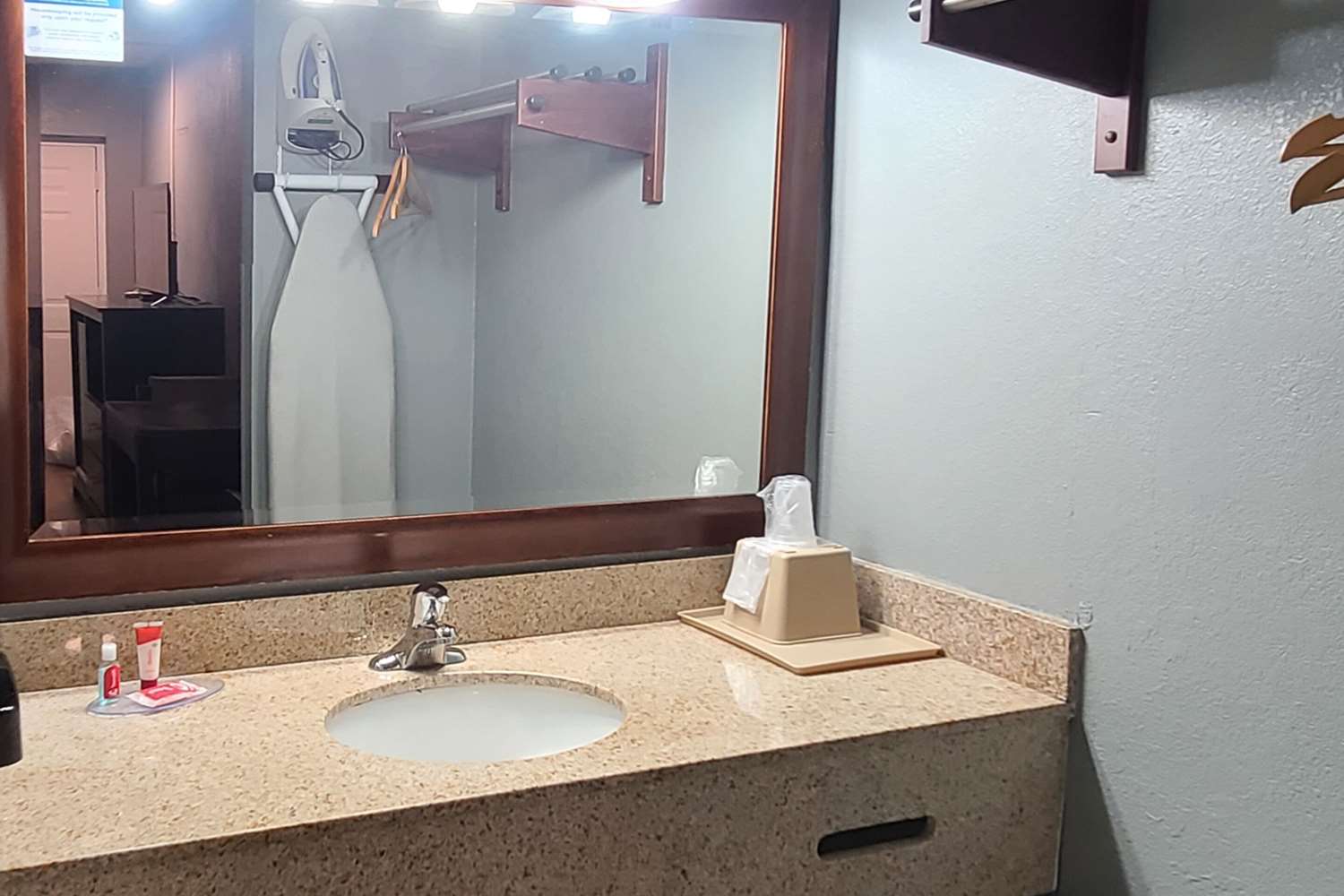 Econo Lodge Forest City 6/7