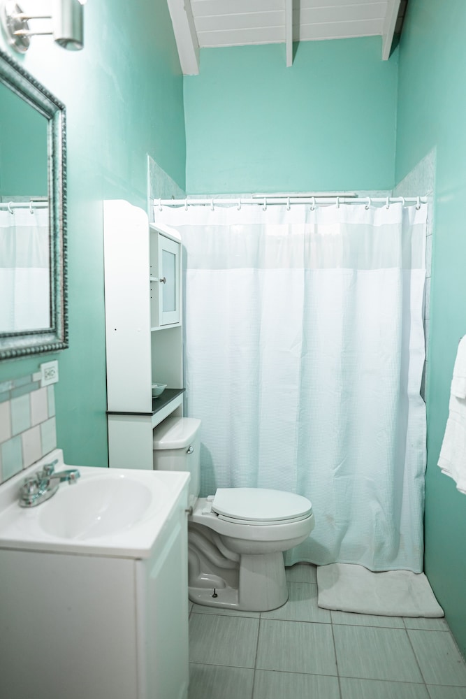 Connies Comfort Suites 50/50