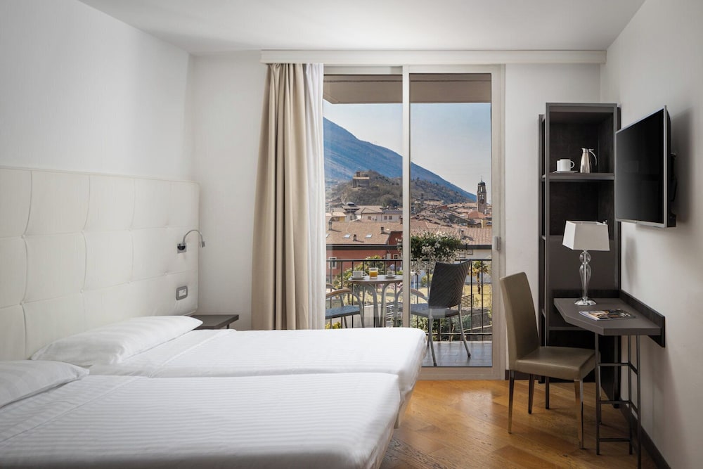 غرفة قياسية بسرير كوين، Hotel Continental 2/4