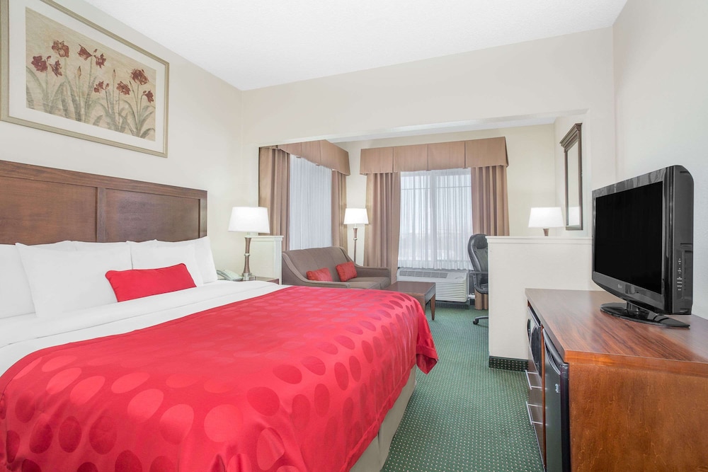 جناح بسرير كينج بغرفة نوم واحدة، Ramada By Wyndham Denver International Airport 2/8