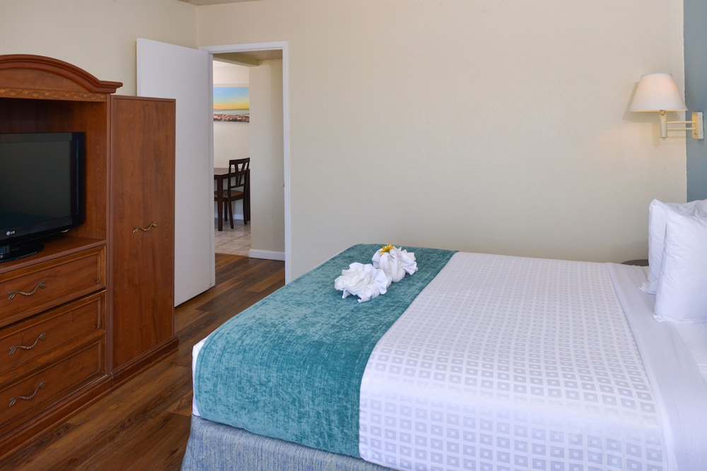 Edgewater Inn And Suites 28/76