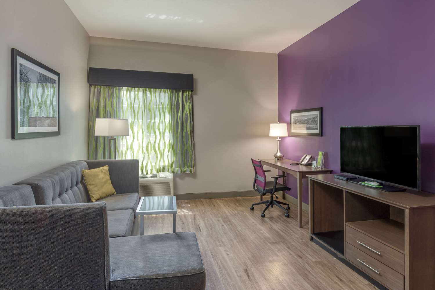 La Quinta Inn & Suites by Wyndham Visalia/Sequoia Gateway 40/60