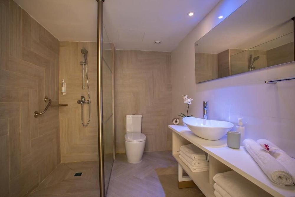 Domniki Hotel Apartments 50/50