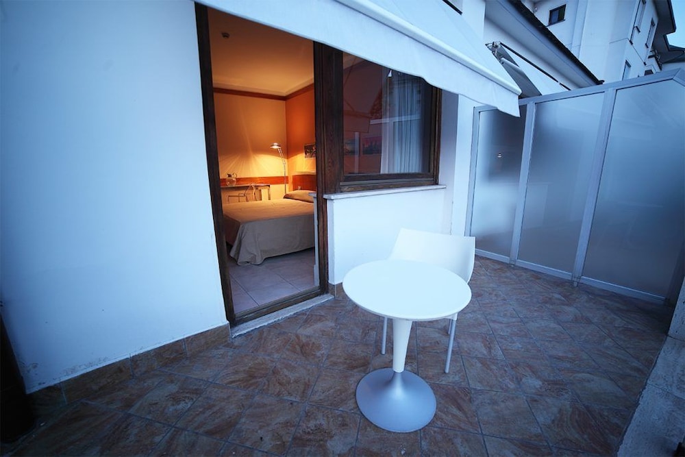 Hotel Artemide 28/36