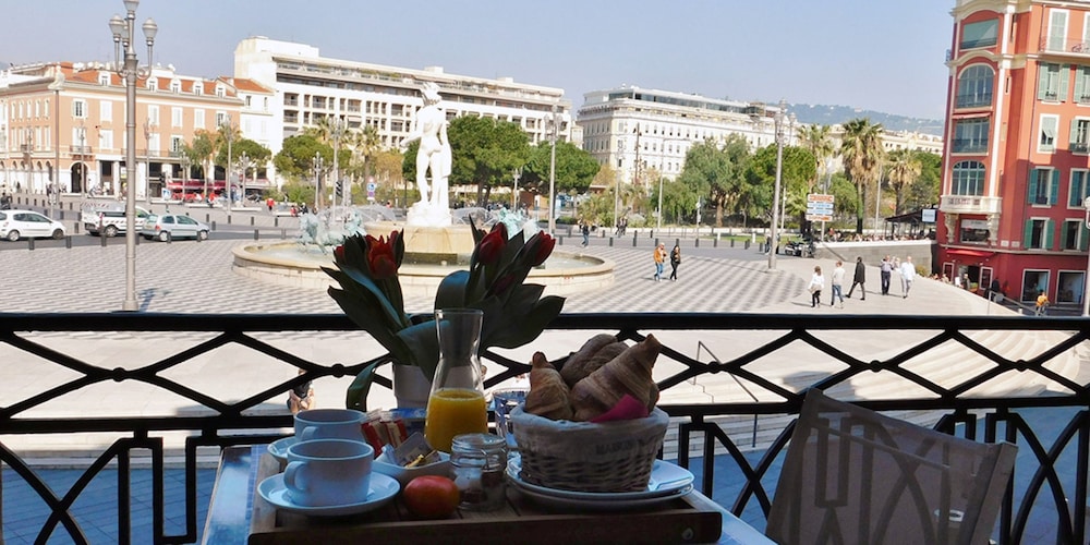 Hotel De La Mer 42/50