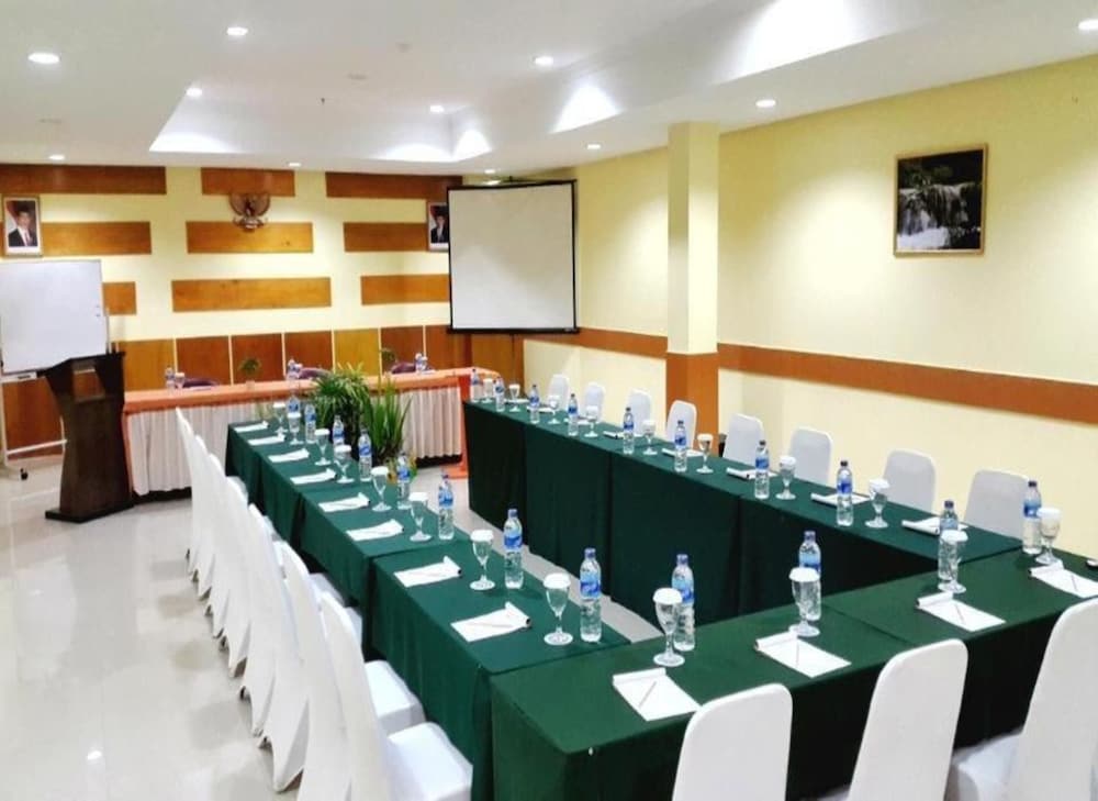 YELLO Hotel Samarinda 27/28