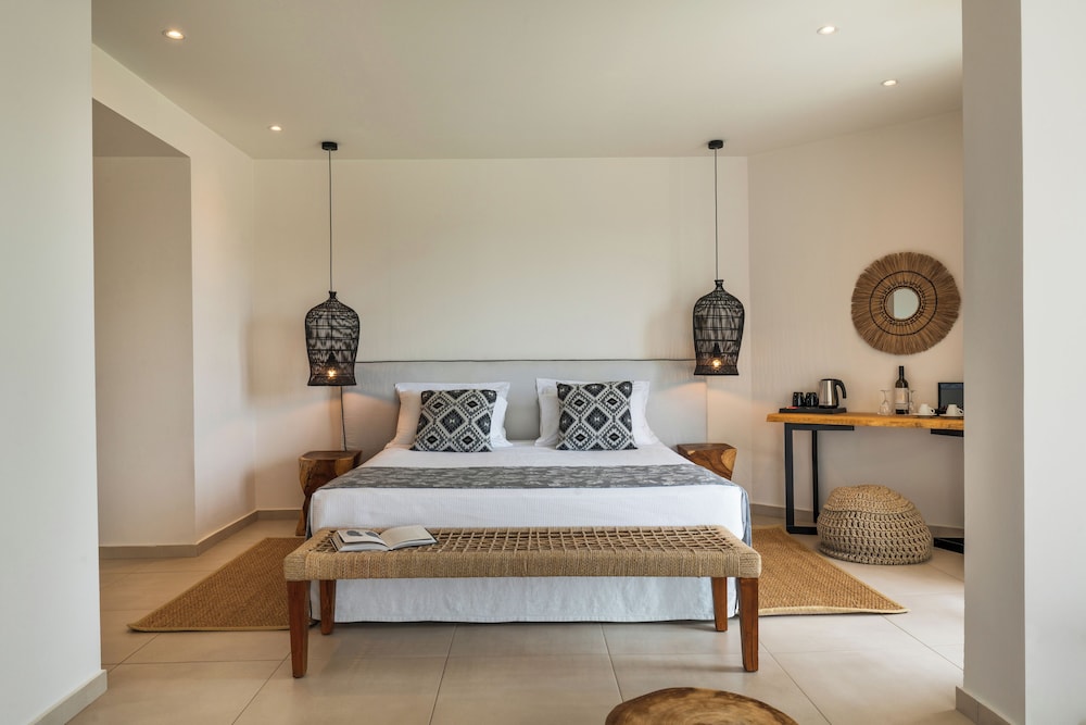 Junior Suite, Queen Bed, Sea View