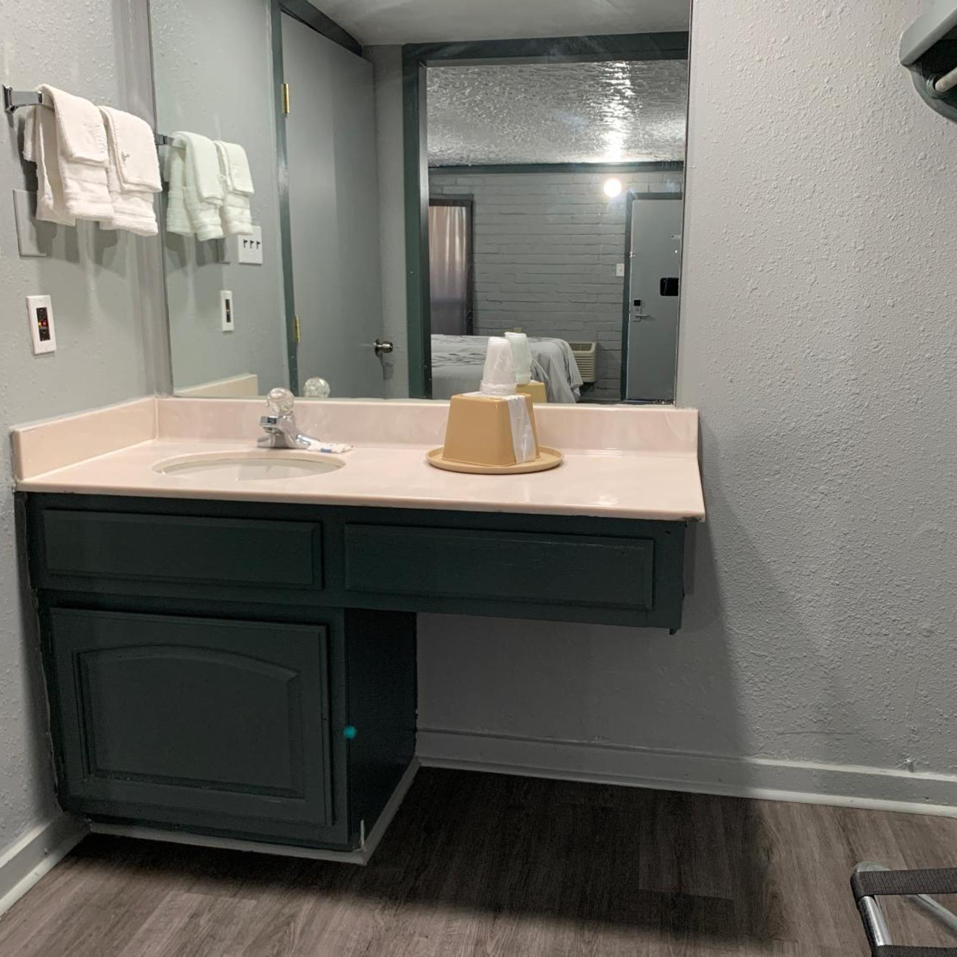Knights Inn Tyler 54/55