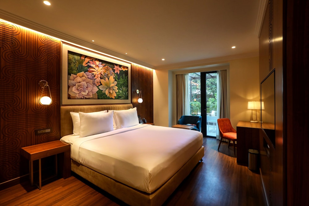 Business, Garden, King Bed, Balcony