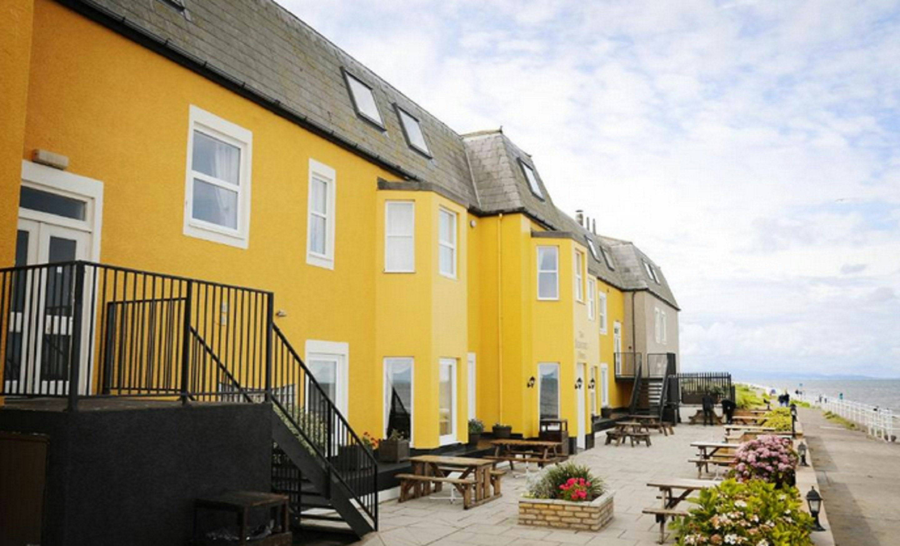 The Beaches Hotel 4/100