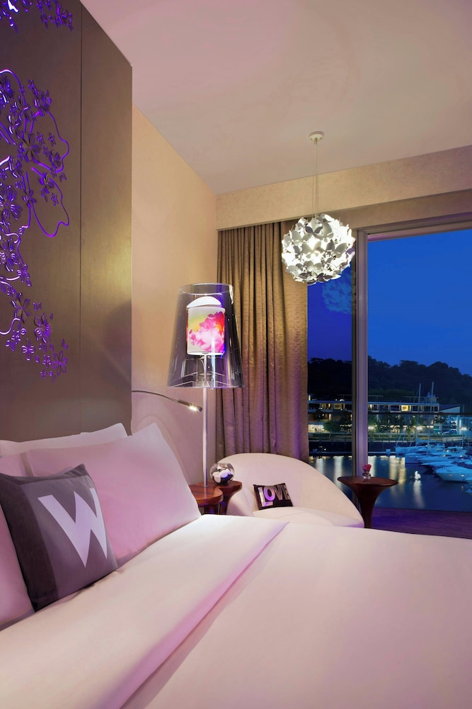 Spectacular, 2 Queen Beds, Marina View, Balcony, W Singapore Sentosa Cove 6/9