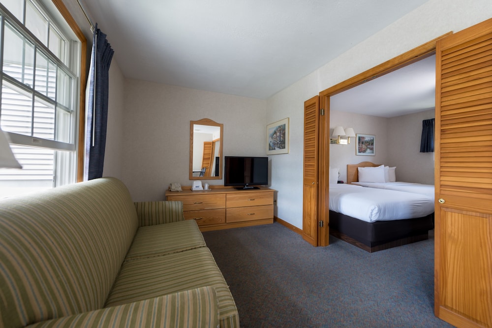 Adirondack Retreat Inn and Suites 32/36