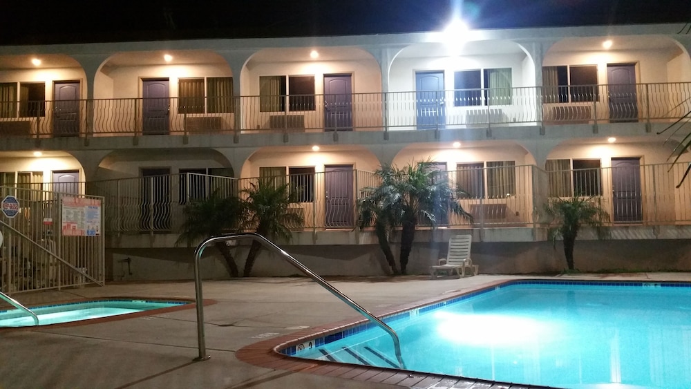 Motel6 Oceanside, CA - Marina 4/32
