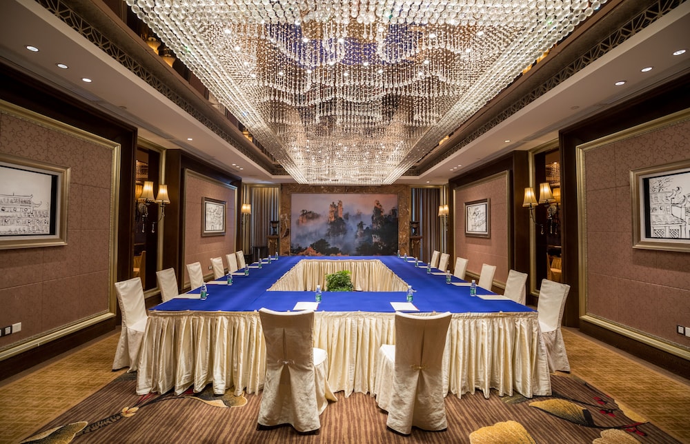 Sunshine Hotel Zhangjiajie 46/75