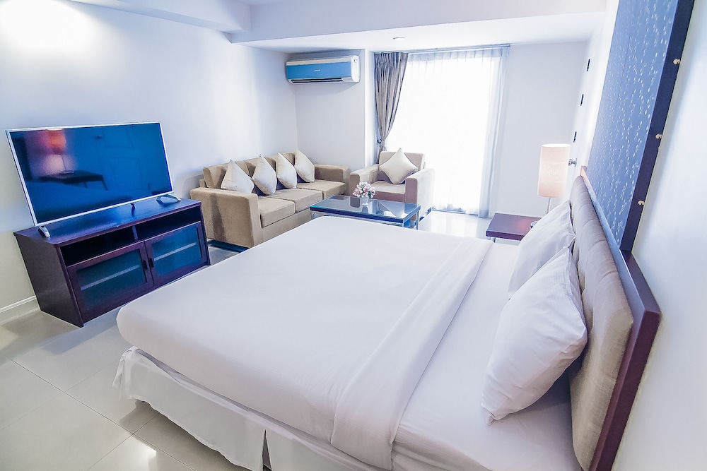Romance Hotel Srinakarin 34/80