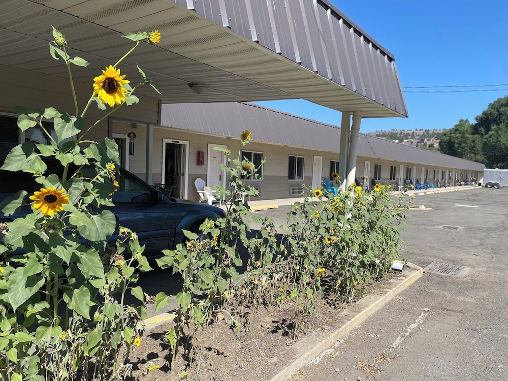 Budget 8 Motel John Day 45/50