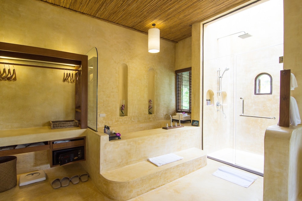 High Season Pool Villa Spa 55/56