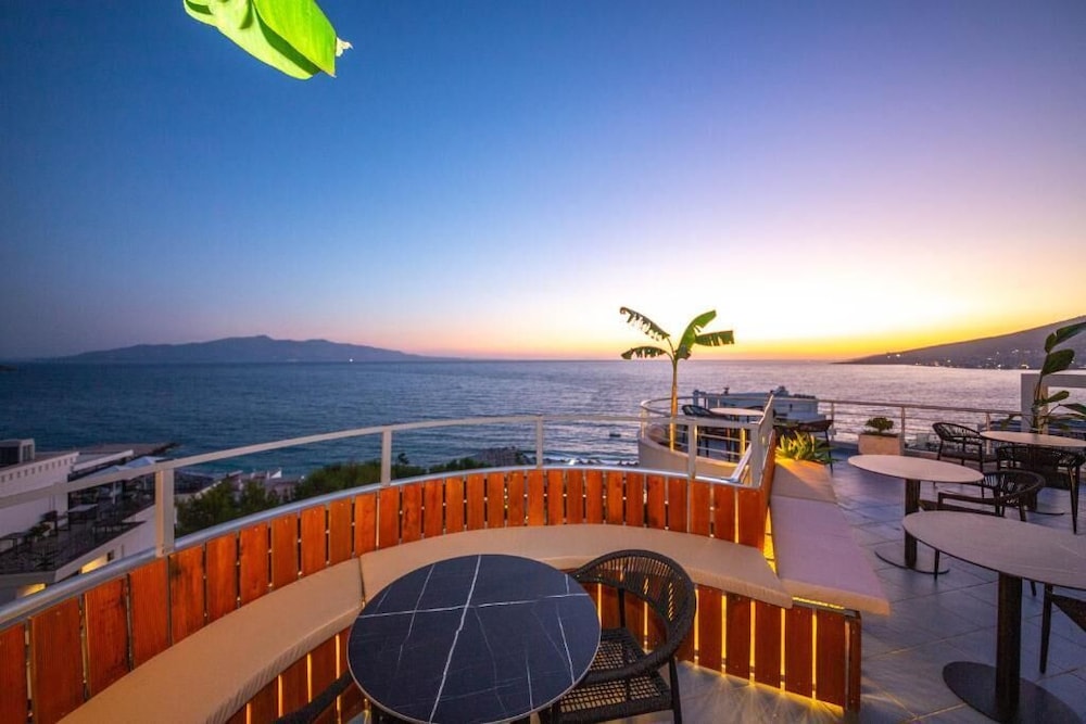 HOTEL SEASIDE SARANDA 48/52