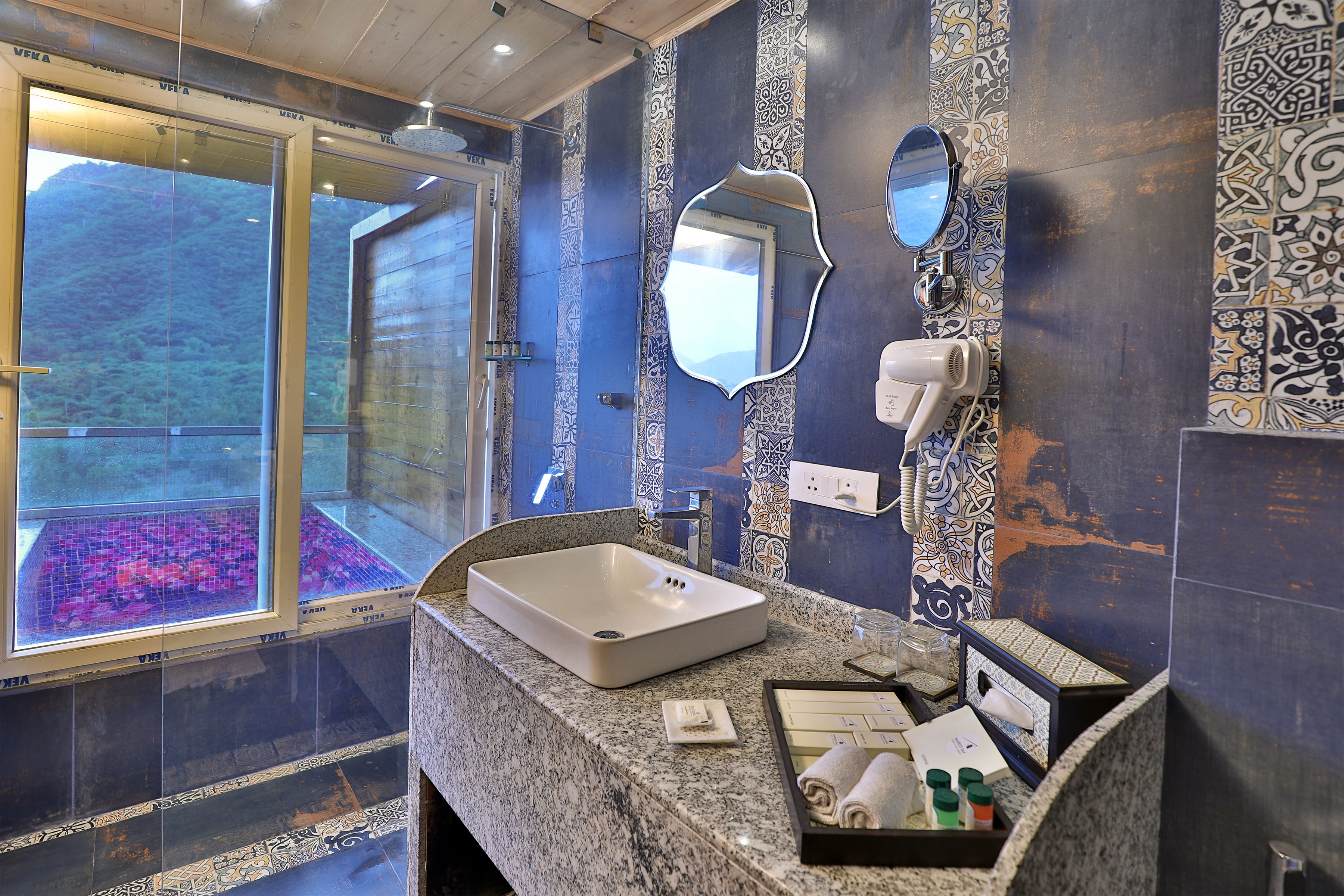 CHALET, WITH POOL, BALCONY