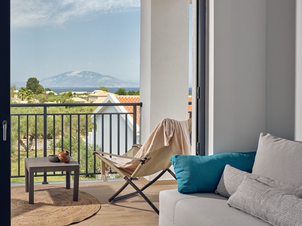 Cavo Orient Beach Hotel 25/50