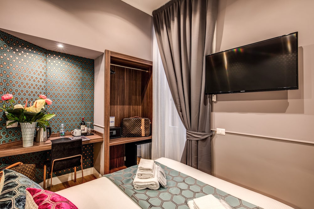 Tree Charme Parliament Boutique Hotel 24/73