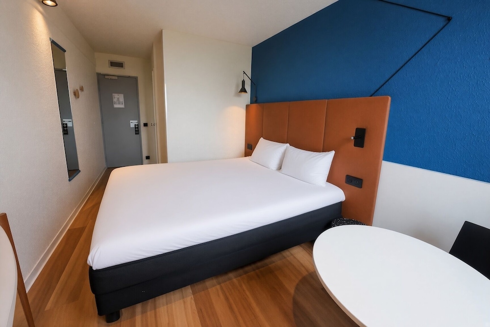 Ibis Lyon Est Bron 24/67