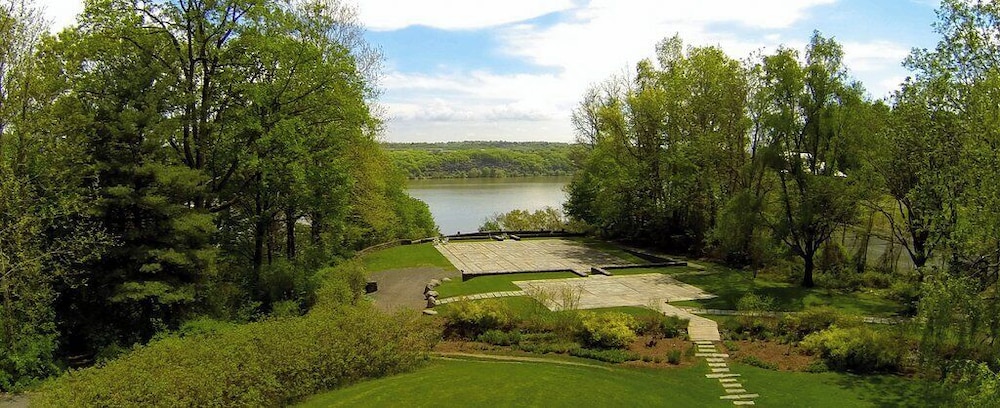 Buttermilk Falls Inn 42/51