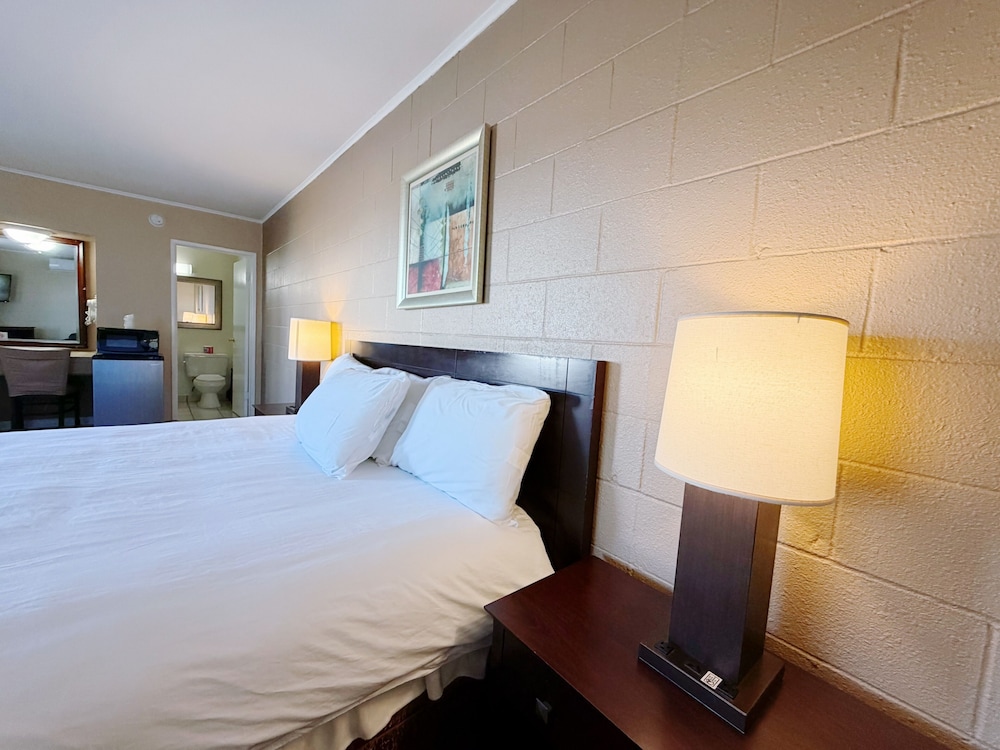 Royal Inn and Suites 26/42