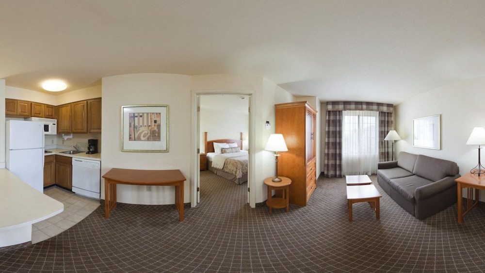 Staybridge Suites Tulsa-Woodland Hills 31/56