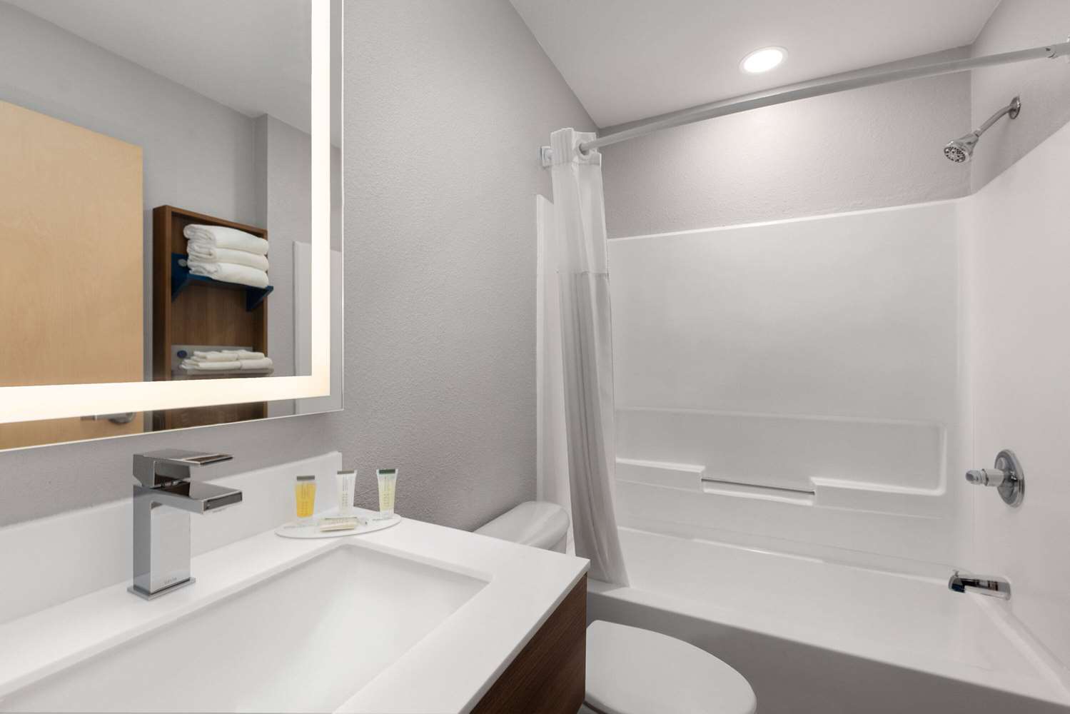 Microtel Inn & Suites by Wyndham Independence 28/29