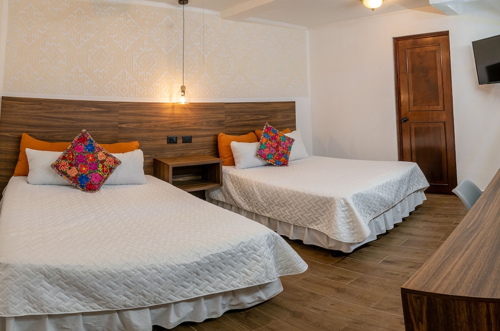 LAS CAMELIAS INN 8/50