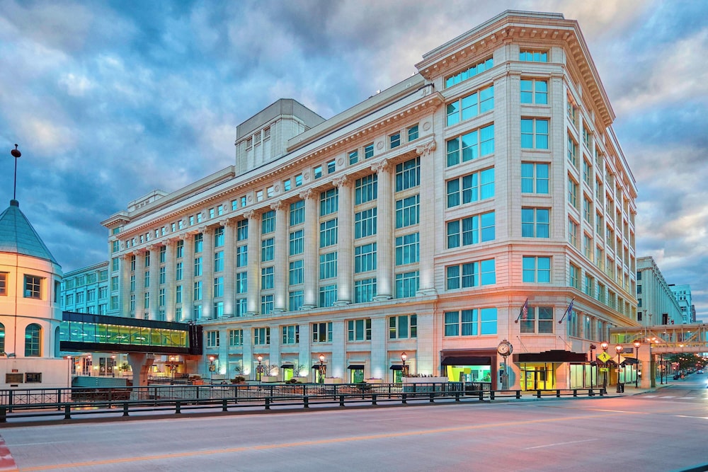 Residence Inn Milwaukee Downtown by Marriott 2/54