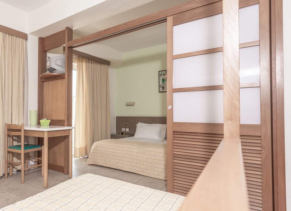 Majestic Hotel Adults Only 15/24
