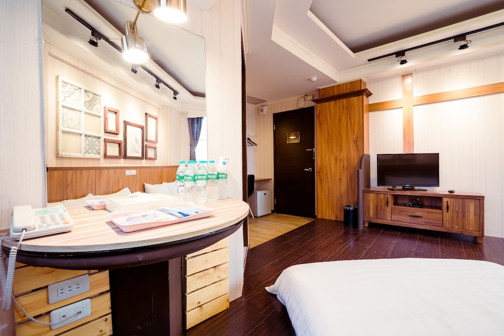 Tainan Inn 8/75