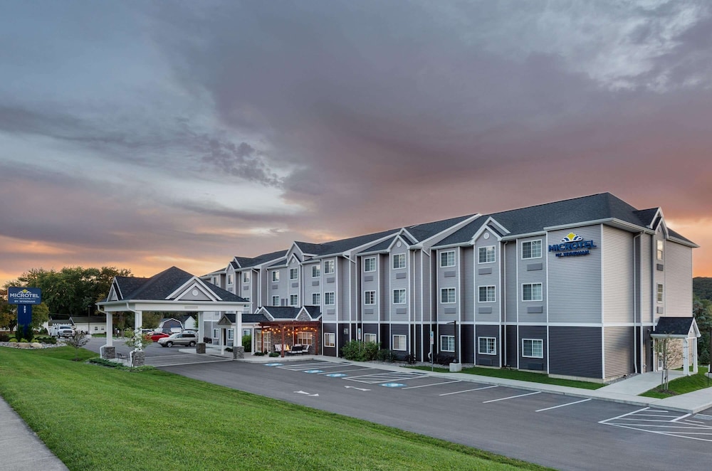 Microtel Inn and Suites by Wyndham Warsaw 3/42