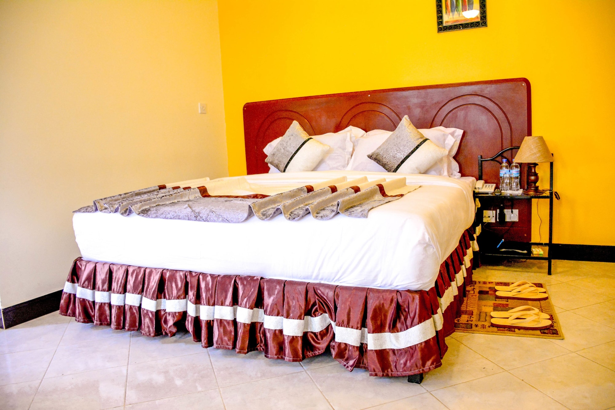 STANDARD, QUEEN BED, GARDEN VIEW