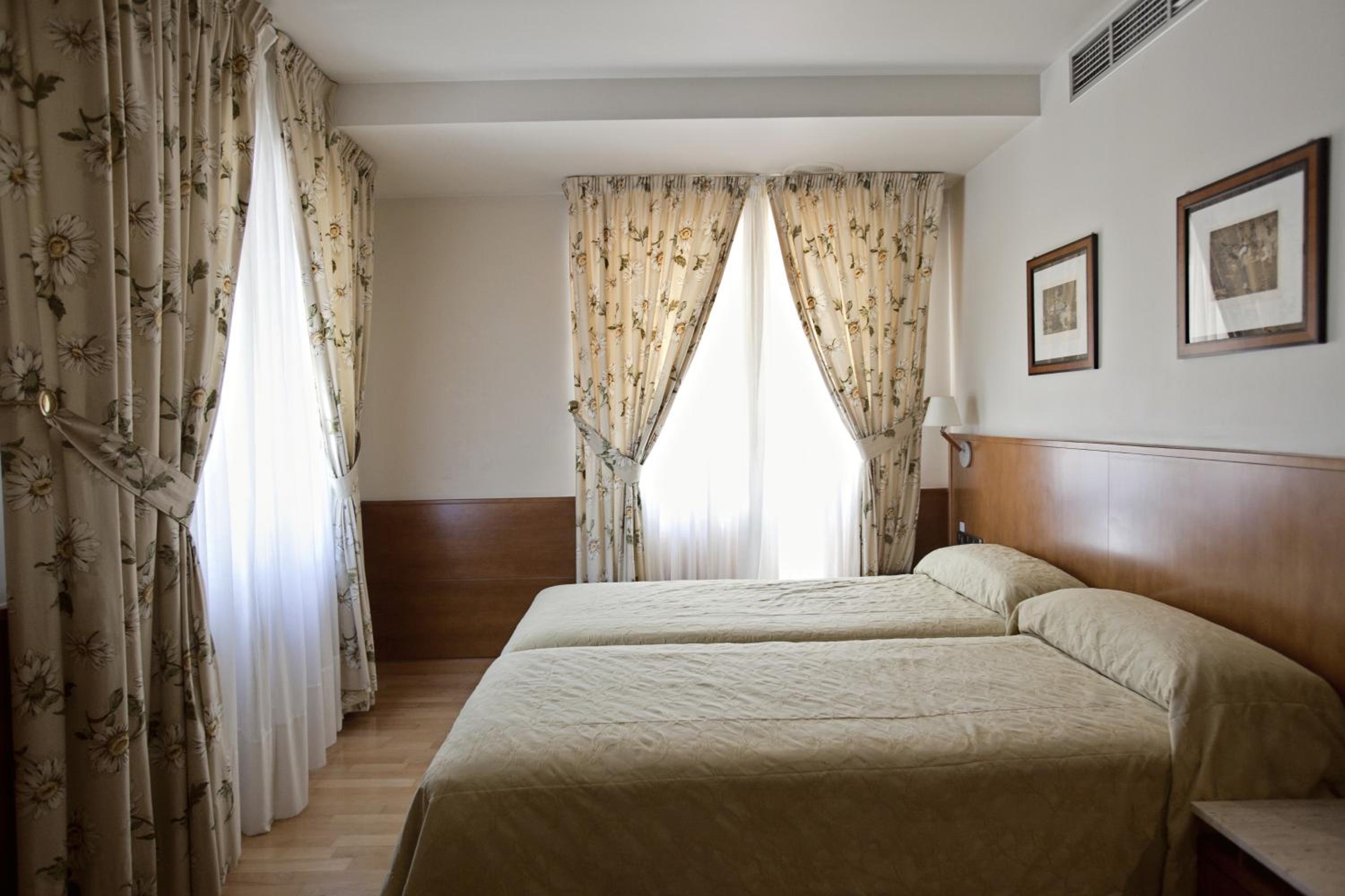 Room, Twin Beds