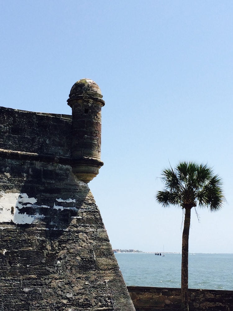 Casablanca Inn On The Bay 42/49