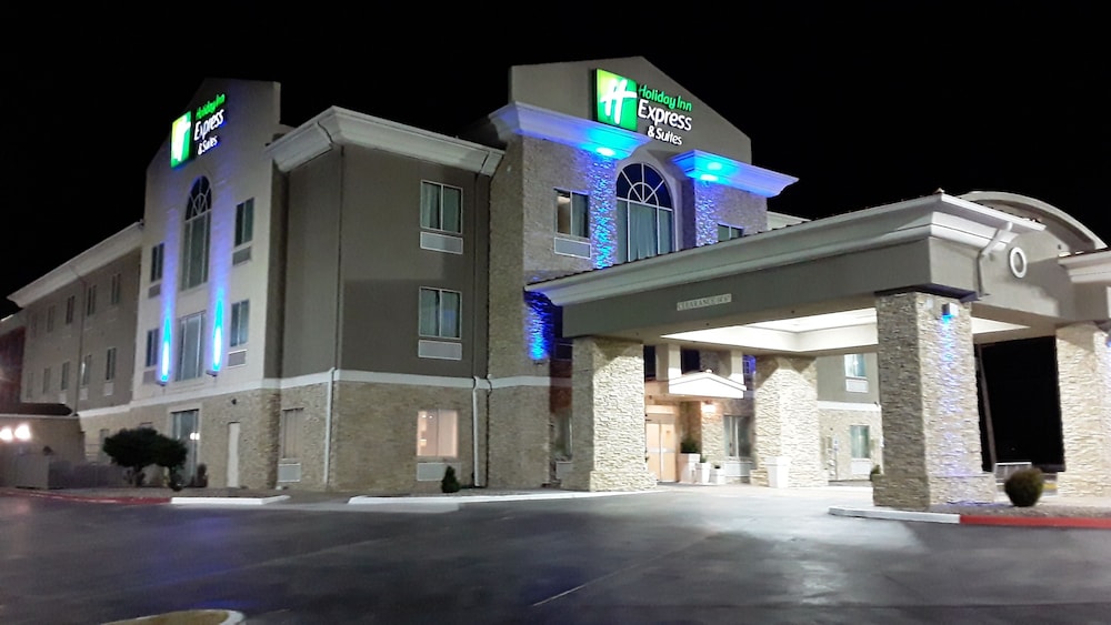 Holiday Inn Express and Suites Woodward Hwy 270 2/46