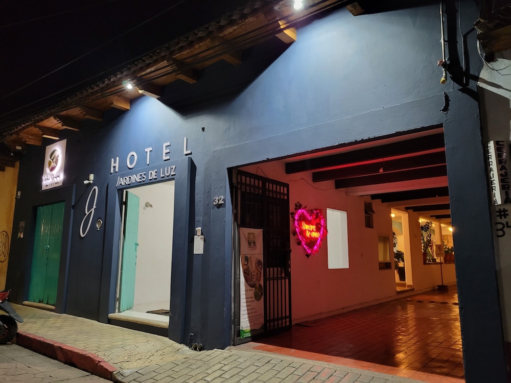 Hotel Jardines de Luz 3/49