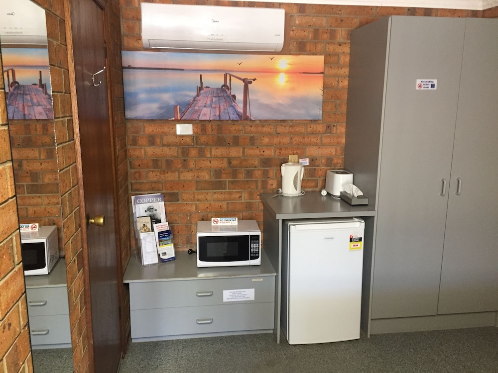 KADINA GATEWAY MOTOR INN 6/45