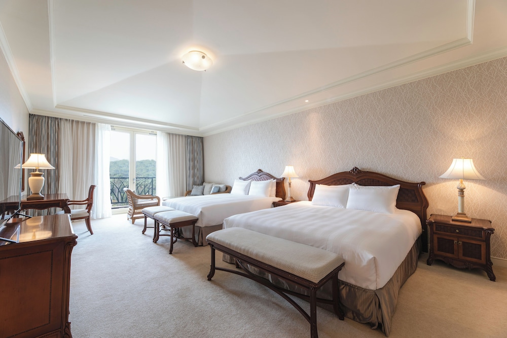 MOUNTAIN, DELUXE, 2 DOUBLE BEDS